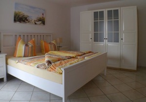 spacious apartment, quiet central location, 5 minutes walk to beach