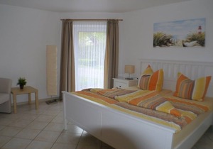 spacious apartment, quiet central location, 5 minutes walk to beach