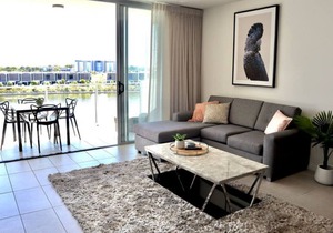 Spacious modern 1brm apartment with water views