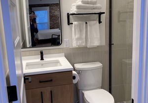 Stay & Play! Winery Loft #1 in Historic Downtown Carlton