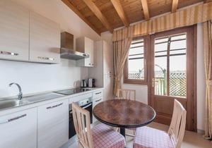 Studio Gardasol Monolocale 2 ApartHotel with Lake View, Pool & Wi-Fi