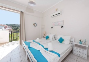 Studio with Balcony - The Lofos Studios