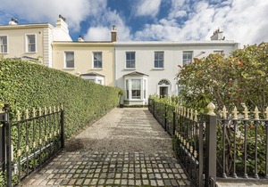 Stunning Seaview Home "Clontarf by The Sea"-3.5 miles from the city centre