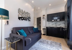 STYLISH, 2 BALCONIES, RENOVATED ON RUE ROSSETTI OLD TOWN 2BR/2BA