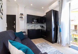 STYLISH, 2 BALCONIES, RENOVATED ON RUE ROSSETTI OLD TOWN 2BR/2BA