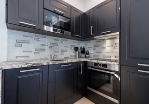 STYLISH, 2 BALCONIES, RENOVATED ON RUE ROSSETTI OLD TOWN 2BR/2BA