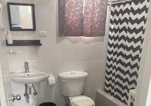 Suite 2: Deluxe Studio 1 Block to Beach