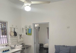 Suite 4: Standard One Bedroom 1 Block to Beach