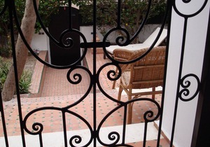 SUPERB HOUSE IN CHARAF RESIDENTIAL AREA. FLOWER GARDEN TERRACE AND PATIO