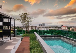 swimming pool and gym , near BTS PuChao,bkbloft4 - Tambon Thepharak