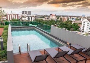 swimming pool and gym , near BTS PuChao,bkbloft4 - Tambon Thepharak
