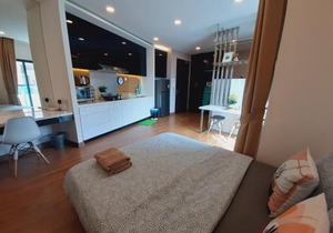 Symphony Tower Studio #9 with balcony