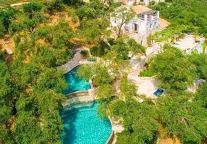 The Olive Press - Agni Bay: Large Private Pool, Walk to Beach, Sea Views, A/C
