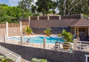 THE SUN SEEKER VILLA 6 Bedrooms, fully staffed with butler & private chef.