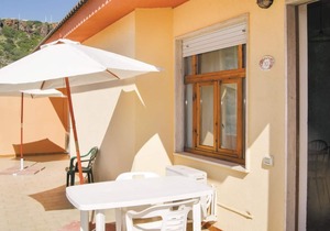 This apartment is located in a residential complex in front of the tourist port of Castelsardo, in S
