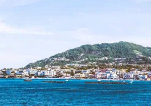 Three-roomed Residence in the center of Ischia Porto