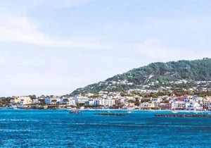 Three-roomed Residence in the center of Ischia Porto