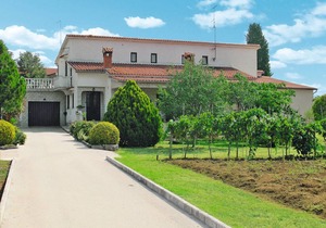 Tireli with 2 bedrooms and 1.5 bathrooms