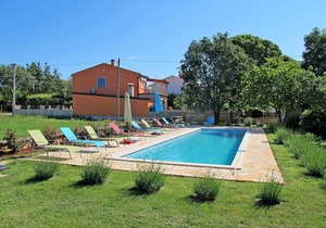 Tireli with 2 bedrooms and 1.5 bathrooms