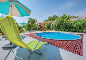 Two-Bedroom Apartment in Kastelir