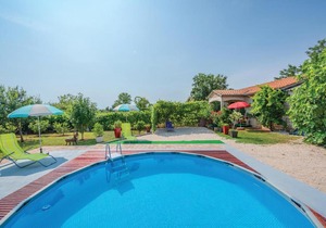 Two-Bedroom Apartment in Kastelir