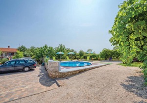 Two-Bedroom Apartment in Kastelir