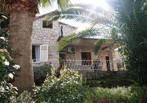 Villa with seaside views from top terrace and garden