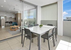 Waterfront 2brm resort style apartment
