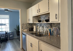 Waterfront condo with incredible views! Pet friendly.