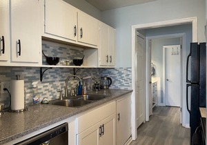 Waterfront condo with incredible views! Pet friendly.