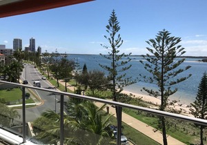 Waters Edge On The Broadwater