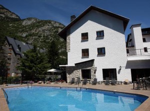 Hotel Villa | Canfranc-Estacion