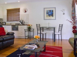 Lakeside Cottage B | Kilsyth South