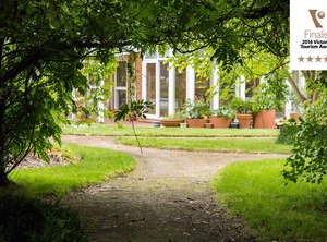 Lakeside Cottage B | Kilsyth South