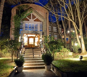 Carilo Village Hotel 