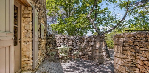 Charming, authentic cabanon all to yourself on almost 7000 m2 of