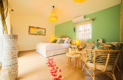 11th Arrondissement Bed & Breakfast | Ô Balinais mini villa avec spa et piscine privative Marseille