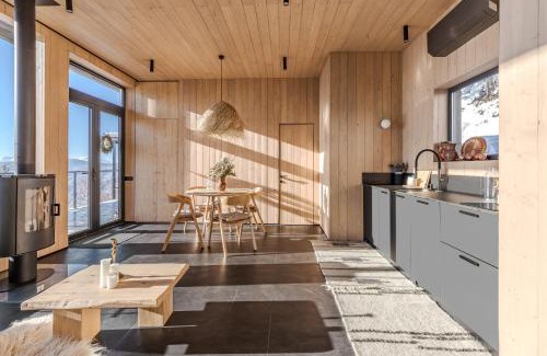 Plavya House | Висота890