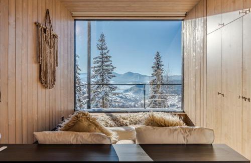Plavya House | Висота890