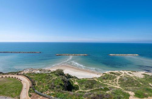 Netanya Apartment | פנטהאוז שמיים - דירות יוקרתיות על הים עם ממד,גקוזי פרטי, בריכה ונוף פנורמי לאוקיינוס