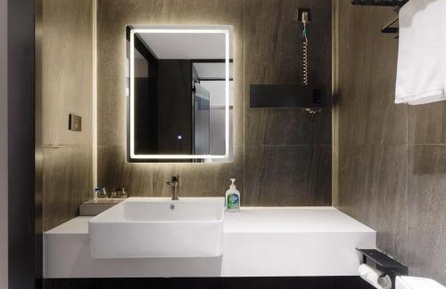 Chenghua Hotel | 如家睿柏云酒店 成都电子科大建设北路地铁站店