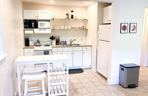 Chapel Hill Apartment | 0.8 miles to Chapel Hill | Quiet & Clean Apartment