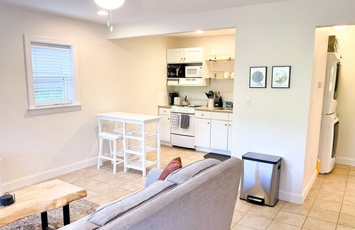 Chapel Hill Apartment | 0.8 miles to Chapel Hill | Quiet & Clean Apartment