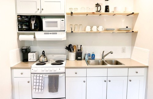 Chapel Hill Apartment | 0.8 miles to Chapel Hill | Quiet & Clean Apartment