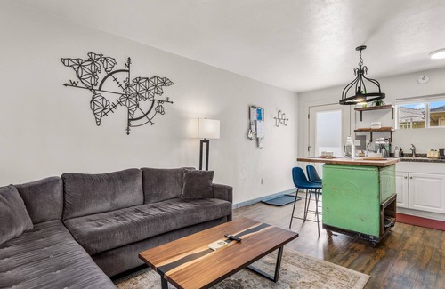 Coconino Estates Cottage | 1 bdrm Guesthouse close to Snowbowl!