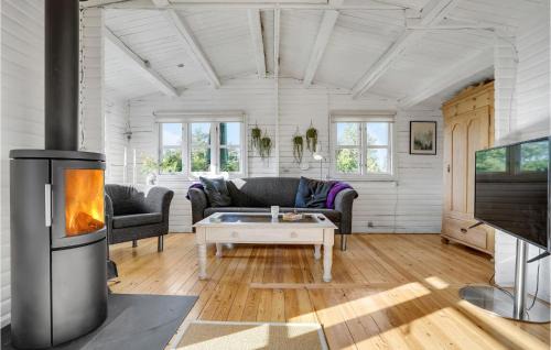 Bog By House | 1 Bedroom Awesome Home In Bogø By