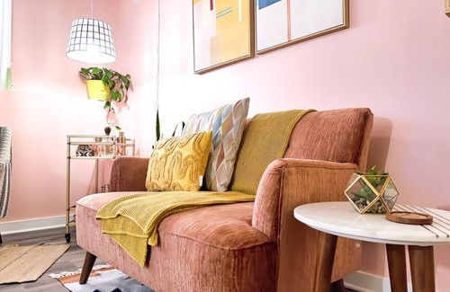 Oread Apartment | [1] Chic & Cozy KU Retreat!