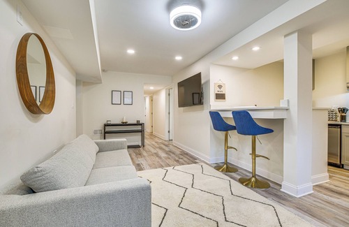 Grand Boulevard Apartment | 1 Mi to University of Chicago: Urban Escape!