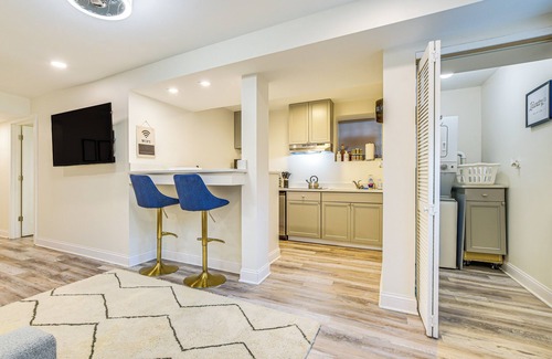 Grand Boulevard Apartment | 1 Mi to University of Chicago: Urban Escape!