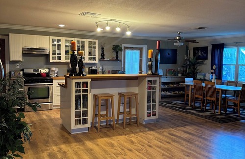 West End House | #1 on island, 2-bdm large and cozy, pool, sandy beach w/cabana, hammocks & more